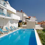 Ferienvilla Elena Mit Eigenem Pool By Interhome
