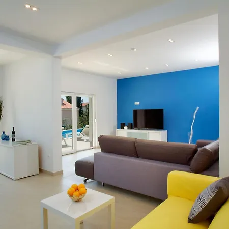 Ferienvilla Elena Mit Eigenem Pool By Interhome * Podstrana