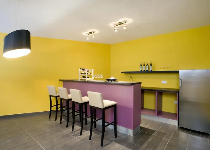 Ferienvilla Elena Mit Eigenem Pool By Interhome Podstrana