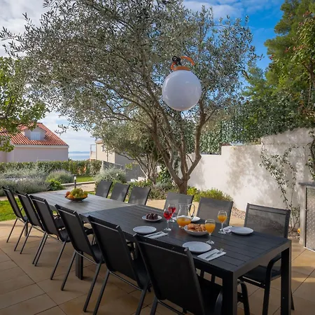 Ferienvilla Elena Mit Eigenem Pool By Interhome Tatil Evi *