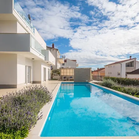 Ferienvilla Elena Mit Eigenem Pool By Interhome Tatil Evi *