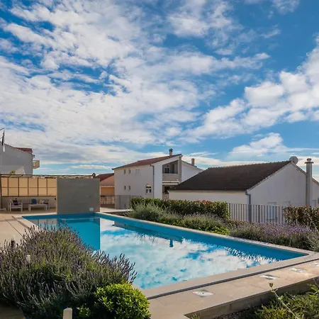 Hébergement de vacances Ferienvilla Elena Mit Eigenem Pool By Interhome Podstrana