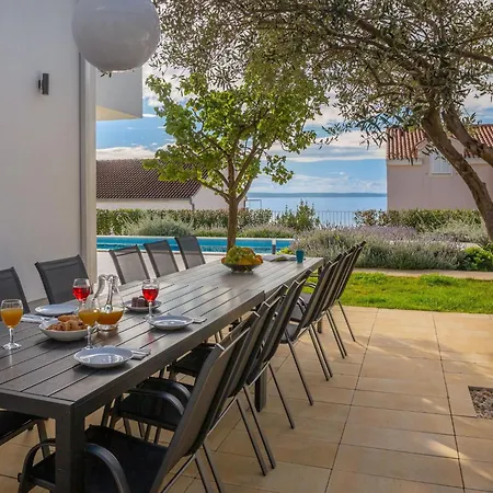 Hébergement de vacances Ferienvilla Elena Mit Eigenem Pool By Interhome Podstrana