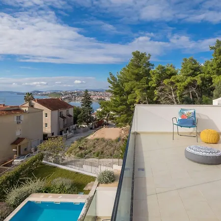 Ferienvilla Elena Mit Eigenem Pool By Interhome Casa vacanze Podstrana