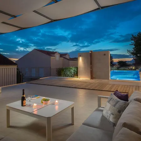 Ferienvilla Elena Mit Eigenem Pool By Interhome Podstrana