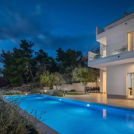 Tatil Evi Ferienvilla Elena Mit Eigenem Pool By Interhome Podstrana