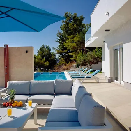 Casa vacanze Ferienvilla Elena Mit Eigenem Pool By Interhome Podstrana
