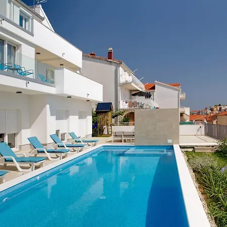 Ferienvilla Elena Mit Eigenem Pool By Interhome