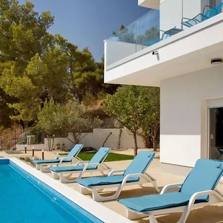 Ferienvilla Elena Mit Eigenem Pool By Interhome